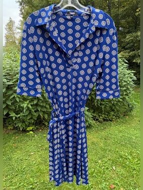 Midlength v-neck dress